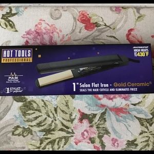 BNIB Hot Tools professional flat iron 1”